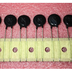 Panasonic ERZV9D471 V9471U 9D471K 470V 9mm 5pcs/lot Panasonic ERZV9D471 V9471U 9D471K 470V 9mm 5pcs/lot